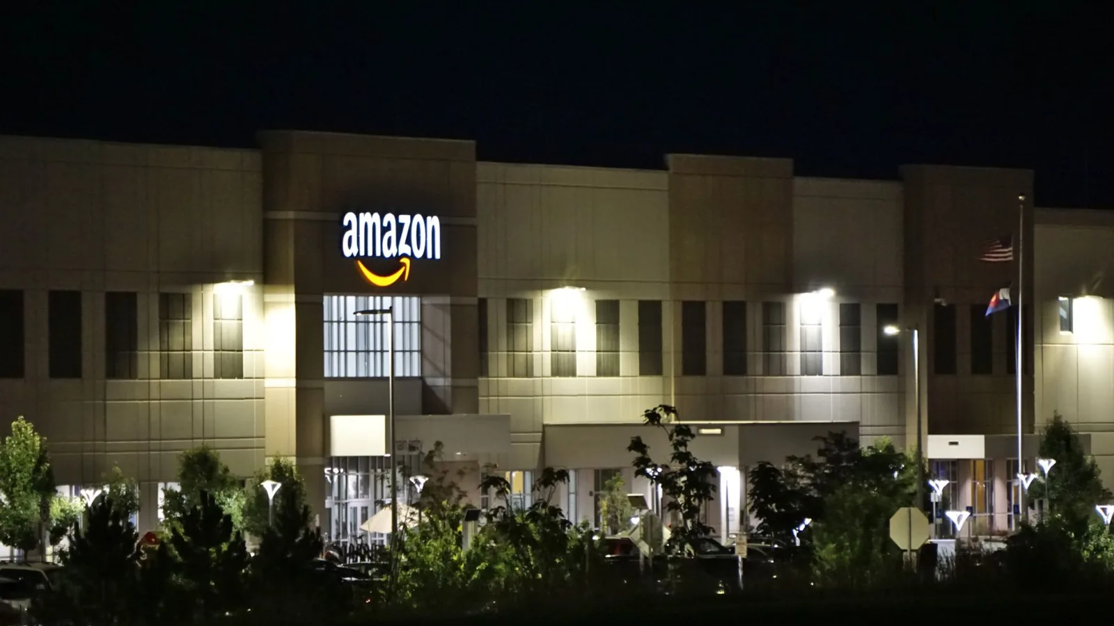 Amazon Presses Ahead with Canada Expansion Despite Escalating US-Canada Trade Tariffs