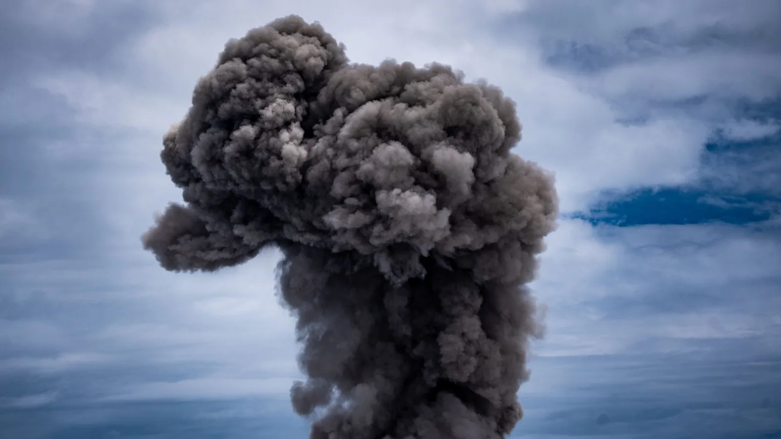 Hundreds of Flights Cancelled as Anak Krakatau Ash Cloud Shuts Five Indonesian Airports